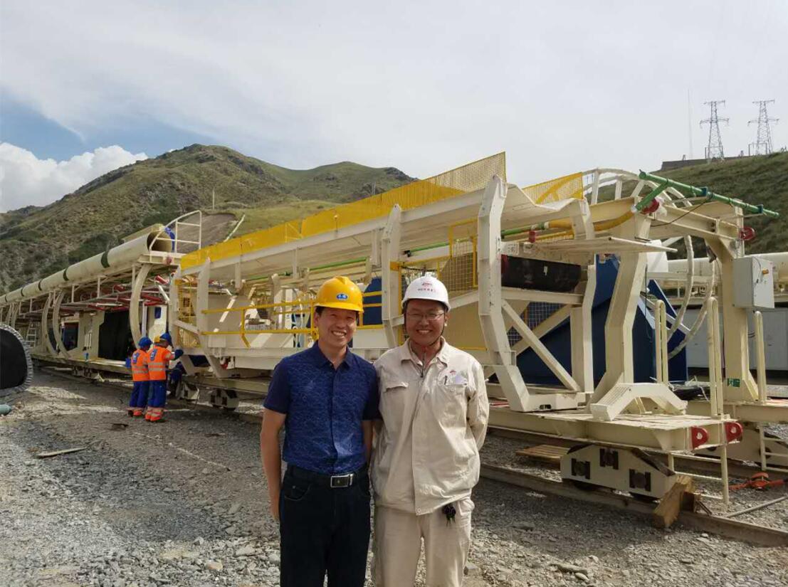 九洲橡胶领导在中国水利水电第三工程局有限公司ABH输水隧洞Ⅲ标工程项目部